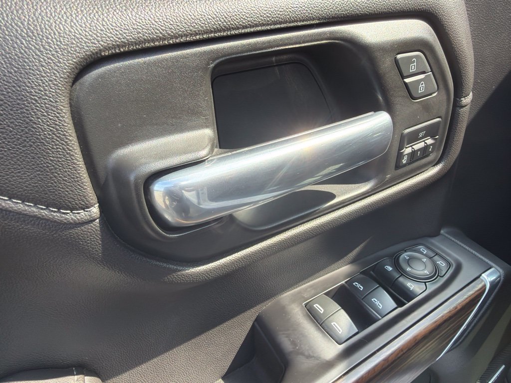 Used 2019 Chevrolet Silverado 1500 High Country w/ Technology Package AWD/4WD image 14