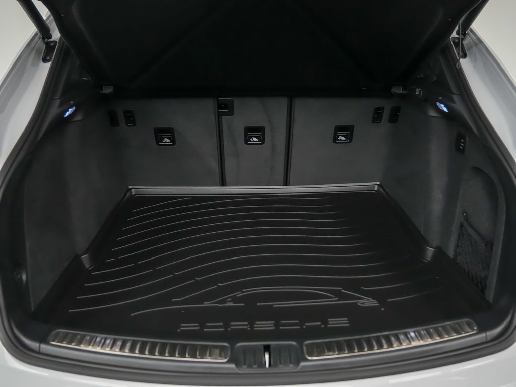 Certified 2025 Porsche Macan S image 13