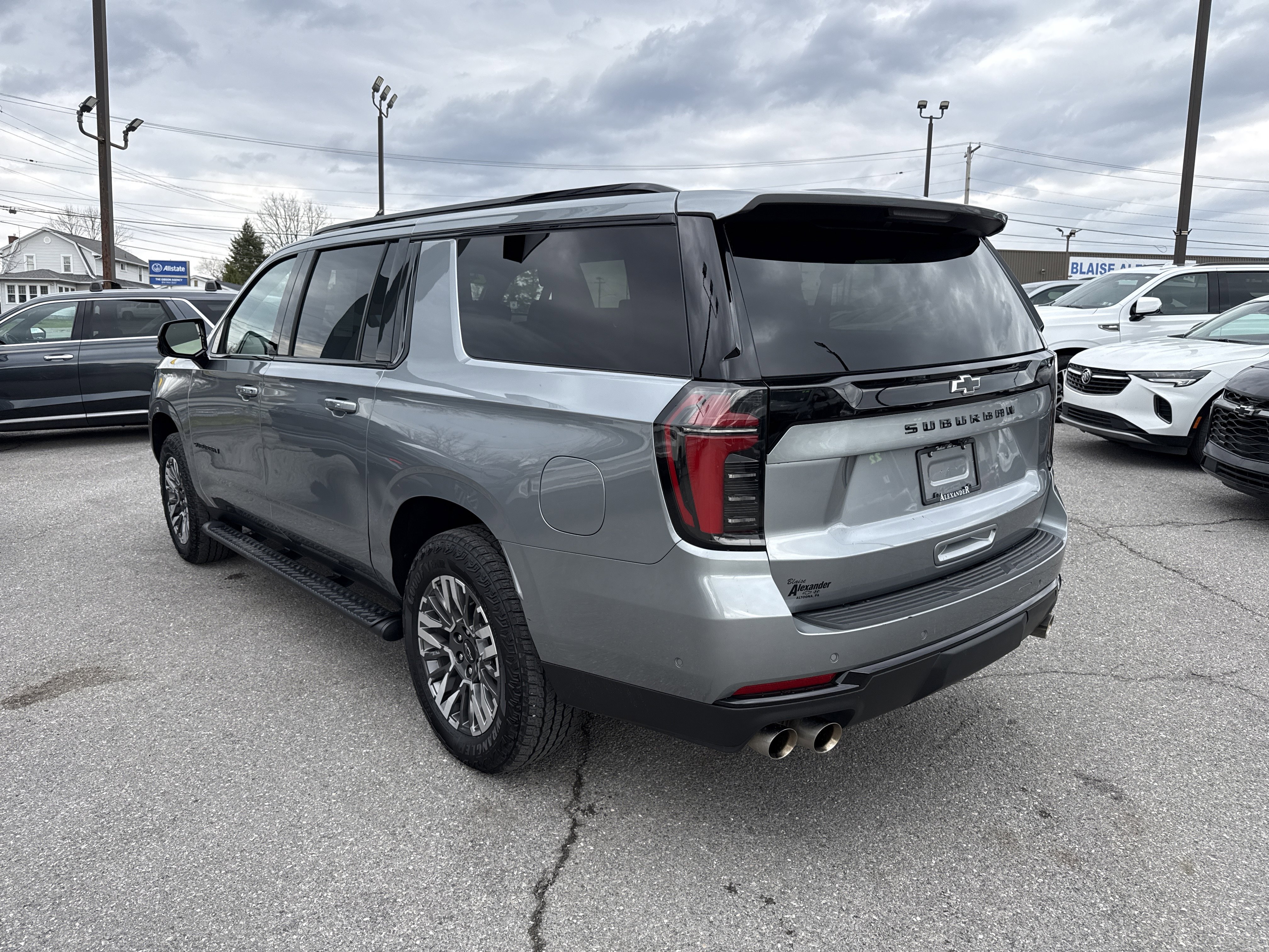 Used 2025 Chevrolet Suburban Z71 AWD/4WD image 6
