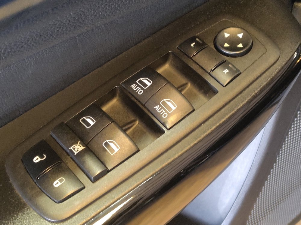 Used 2023 Jeep Cherokee Altitude Lux image 27