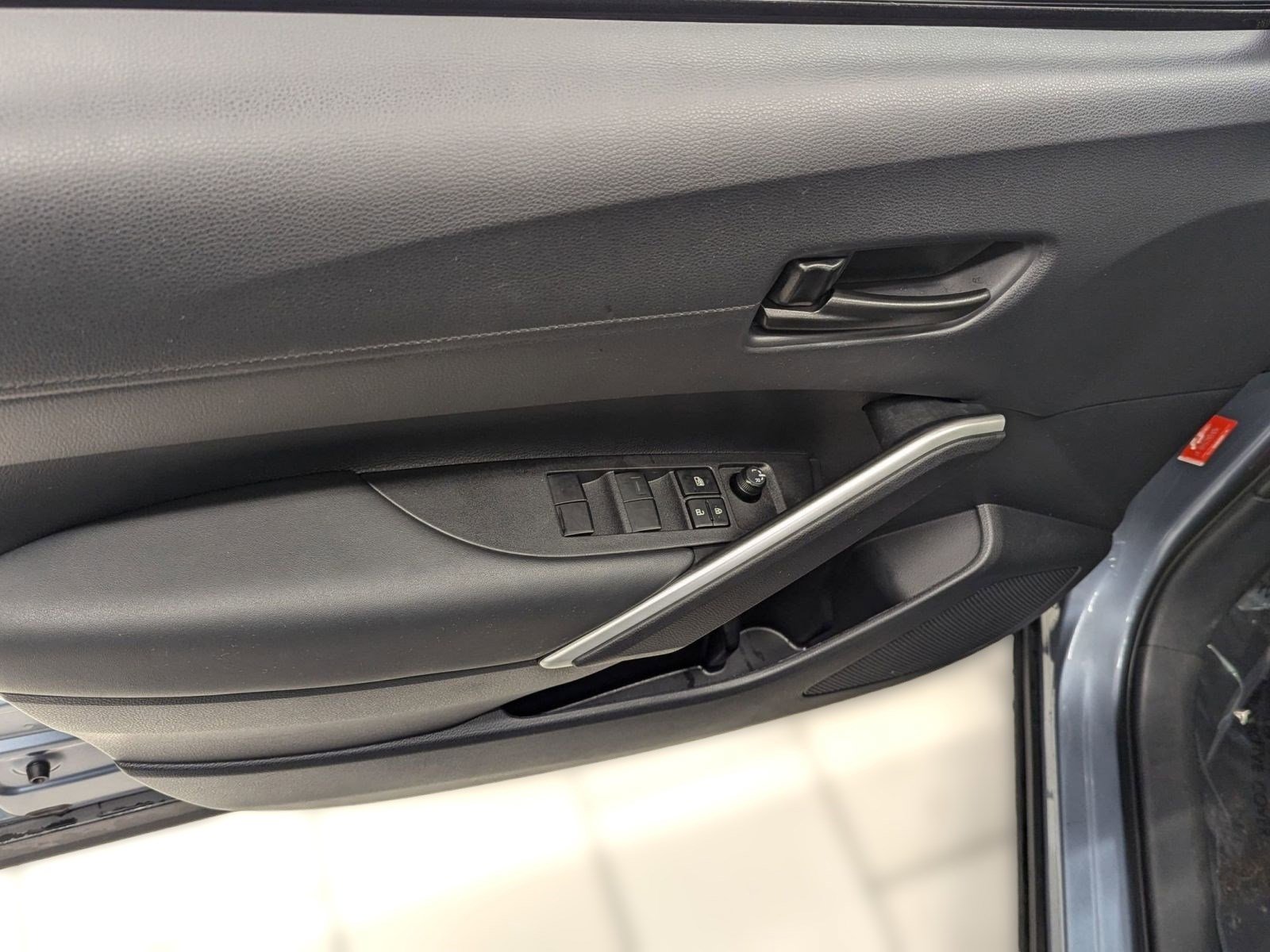 Used 2024 Toyota Corolla Cross LE image 10