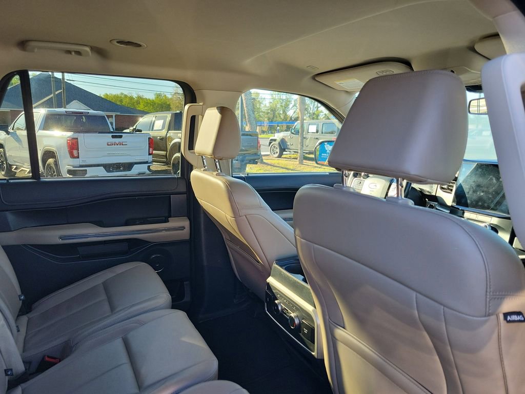 Used 2024 Ford Expedition Max XLT image 30