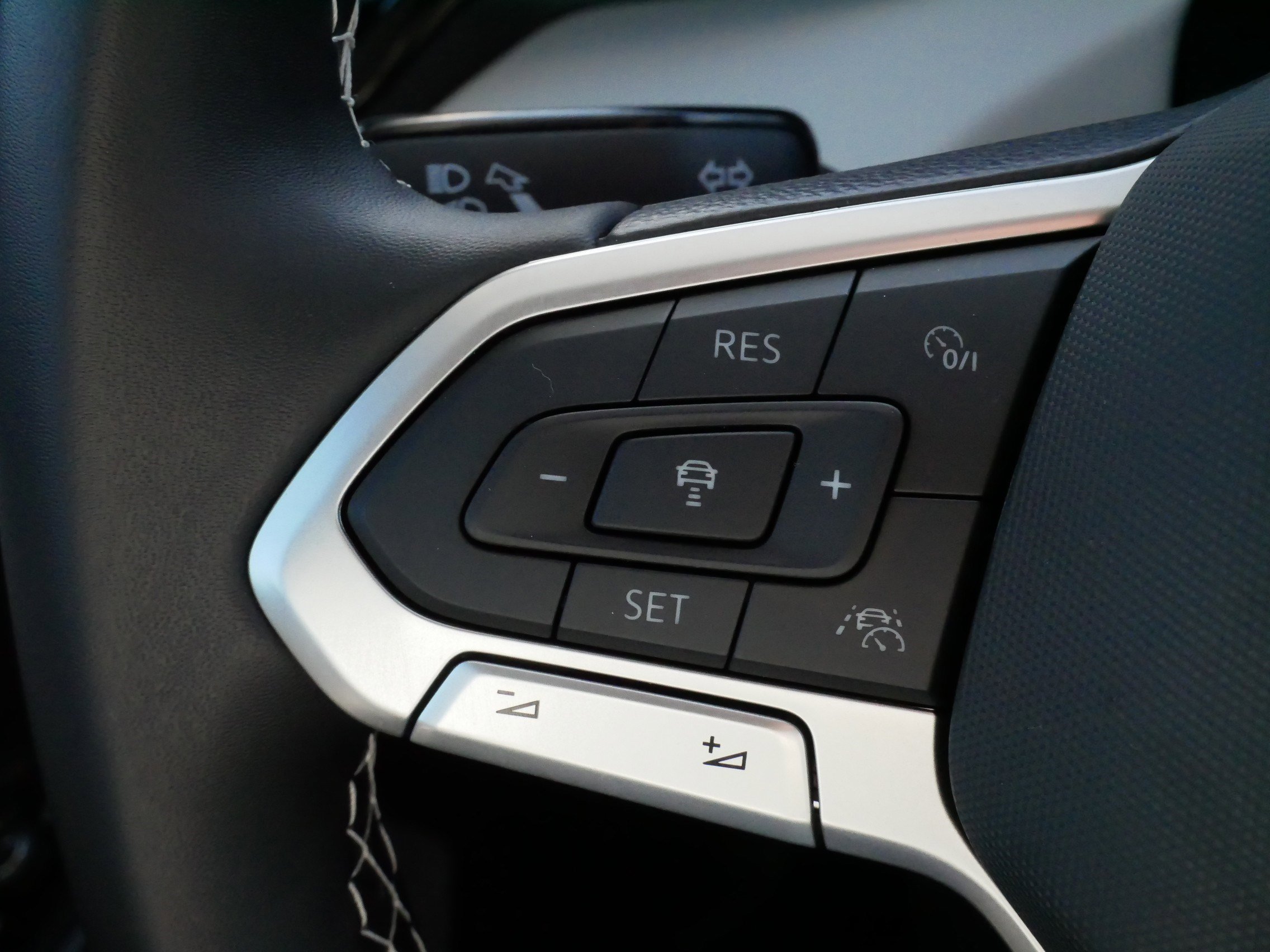 Certified 2025 Volkswagen Taos S image 26