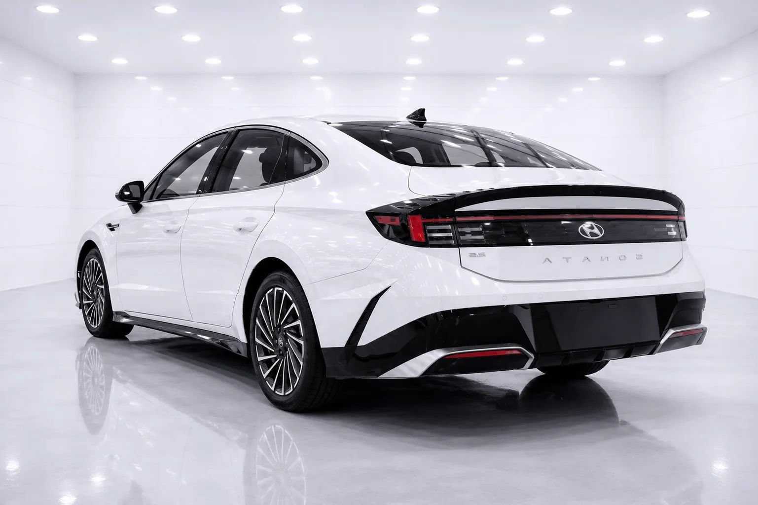 Used 2025 Hyundai Sonata SEL FWD image 3