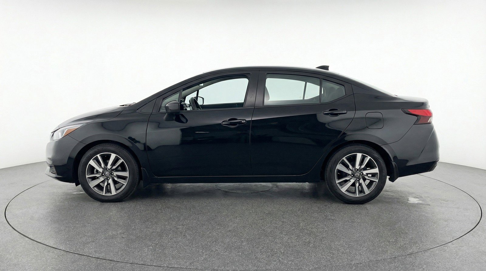 Used 2025 Nissan Versa SV FWD image 5