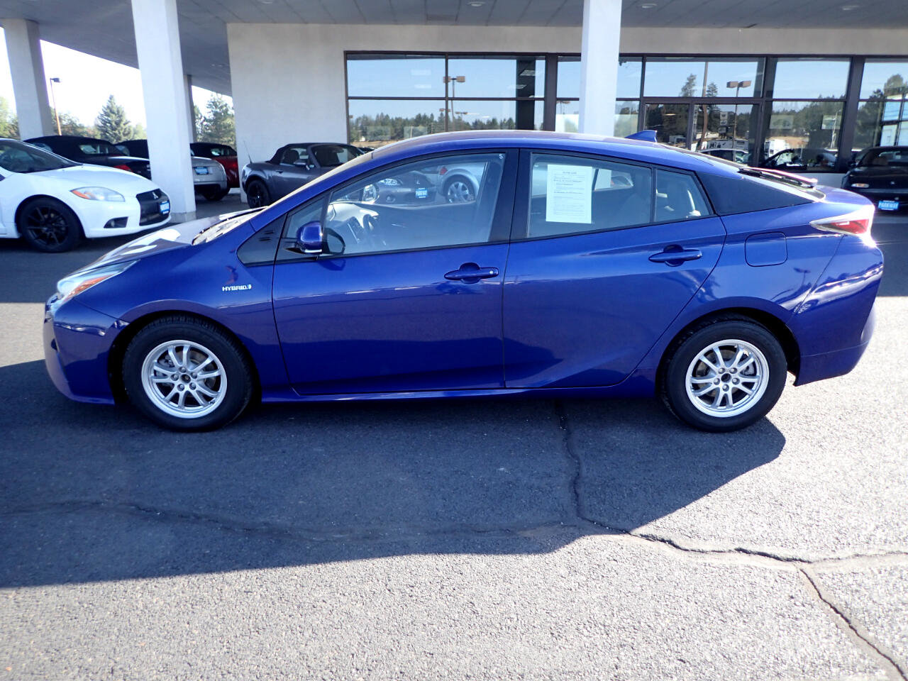 Used 2016 Toyota Prius Four image 2