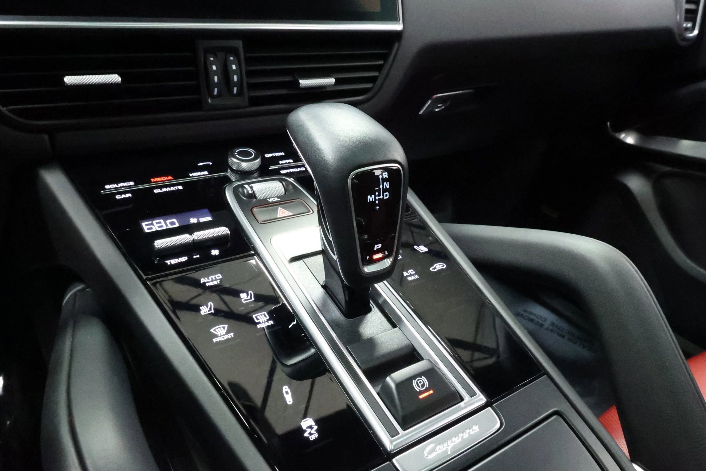 Used 2020 Porsche Cayenne Turbo image 34