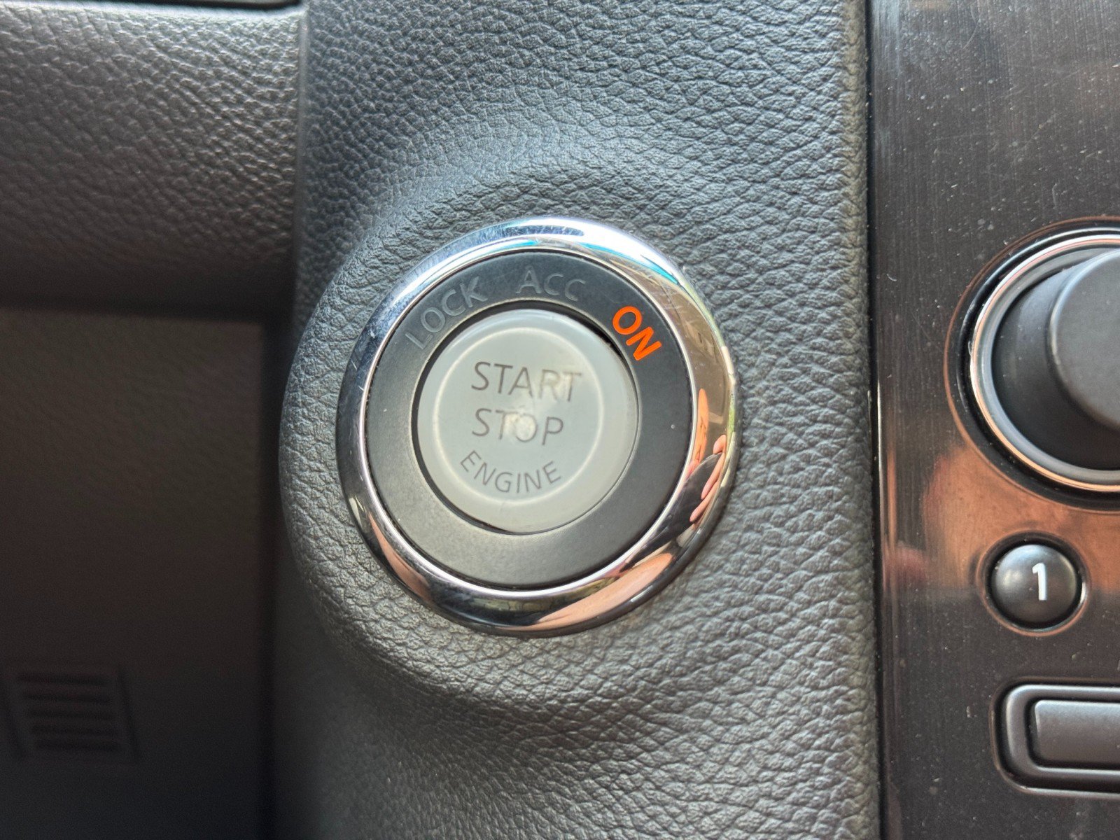 Used 2014 INFINITI QX70 2WD w/ Premium Package image 24