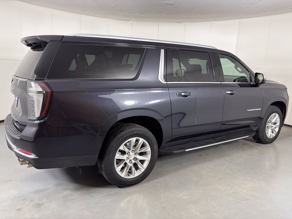Used 2025 Chevrolet Suburban Premier AWD/4WD image 8