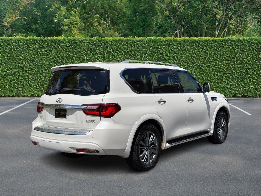 Used 2022 INFINITI QX80 Luxe w/ All-Season Package AWD/4WD image 3