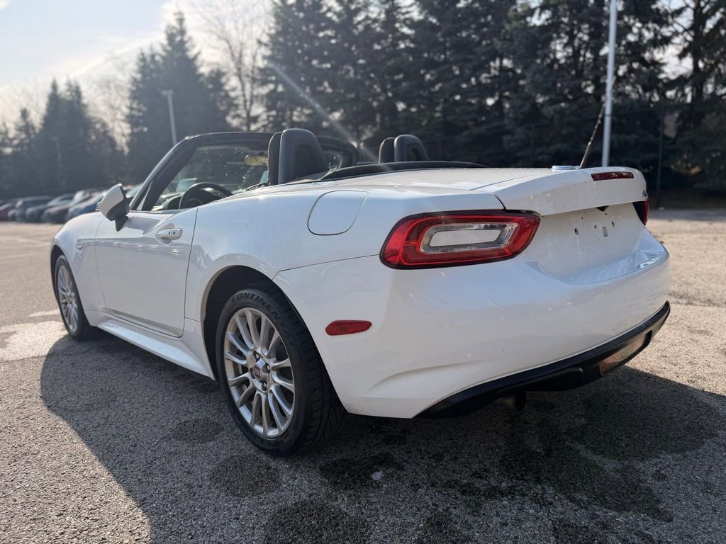 Used 2017 FIAT 124 Spider Classica image 4
