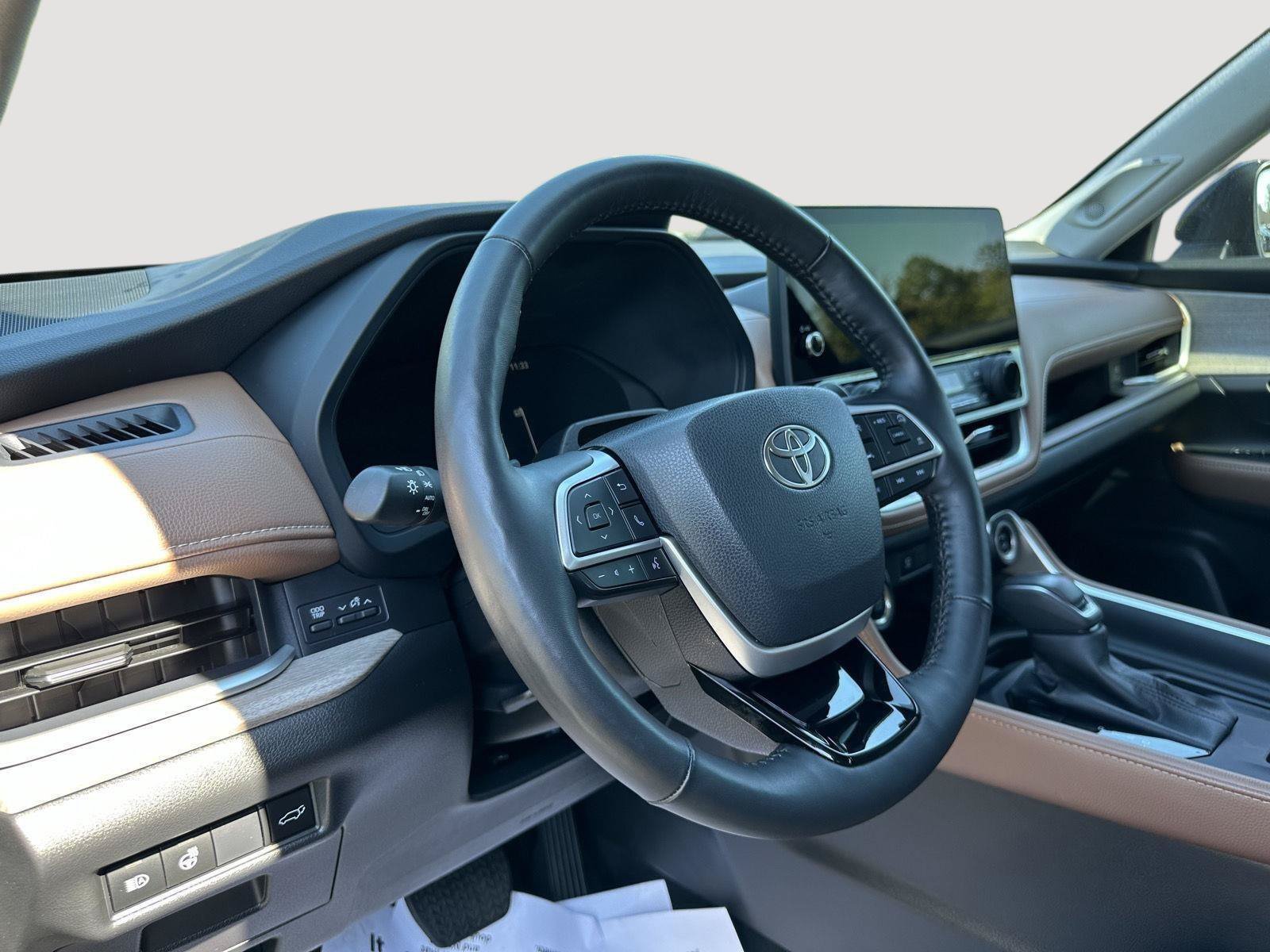 Used 2026 Toyota Grand Highlander AWD image 11