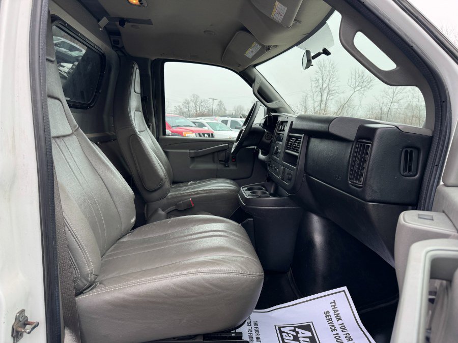 Used 2016 Chevrolet Express 2500 image 18
