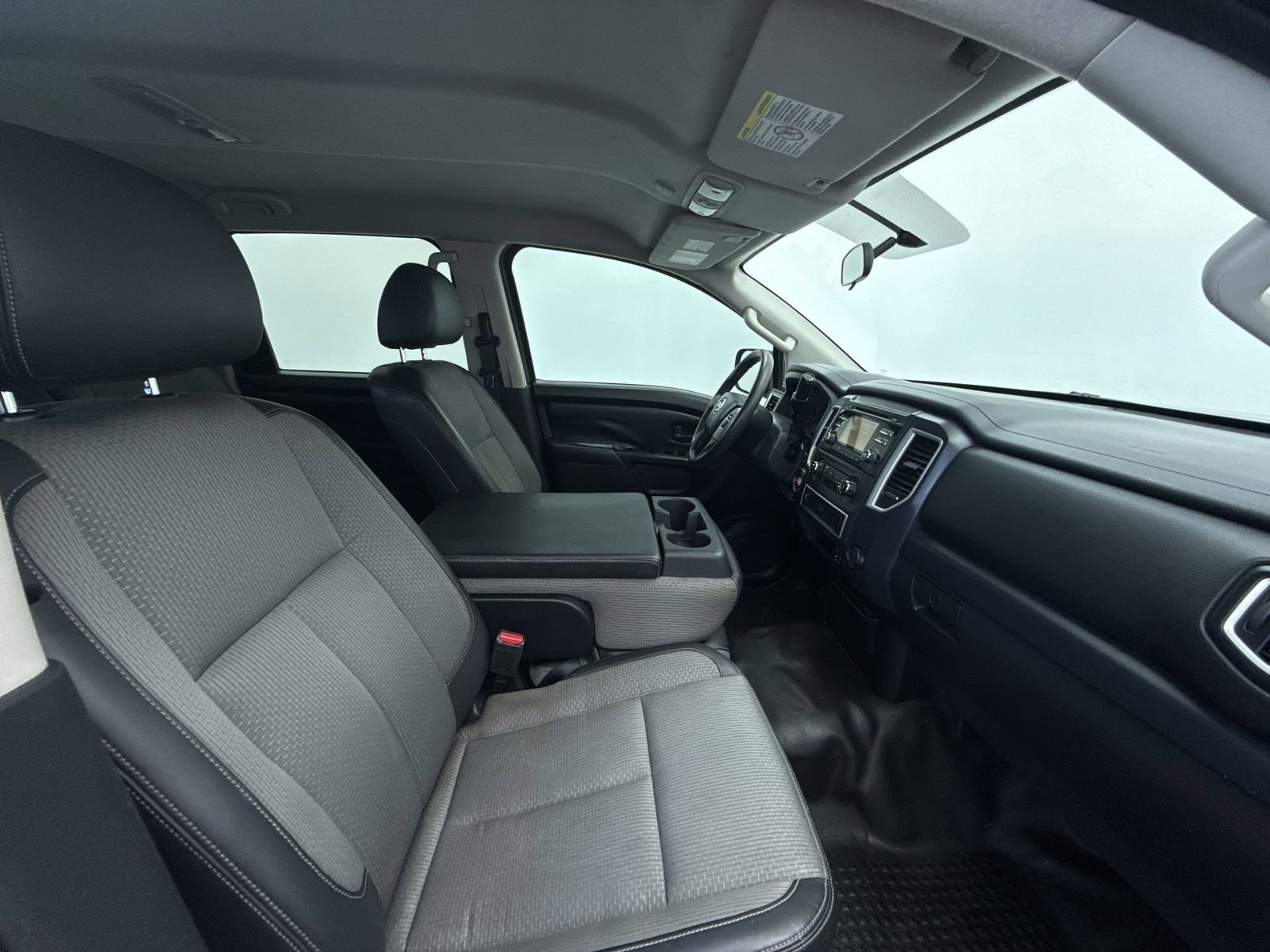 Used 2017 Nissan Titan S image 15