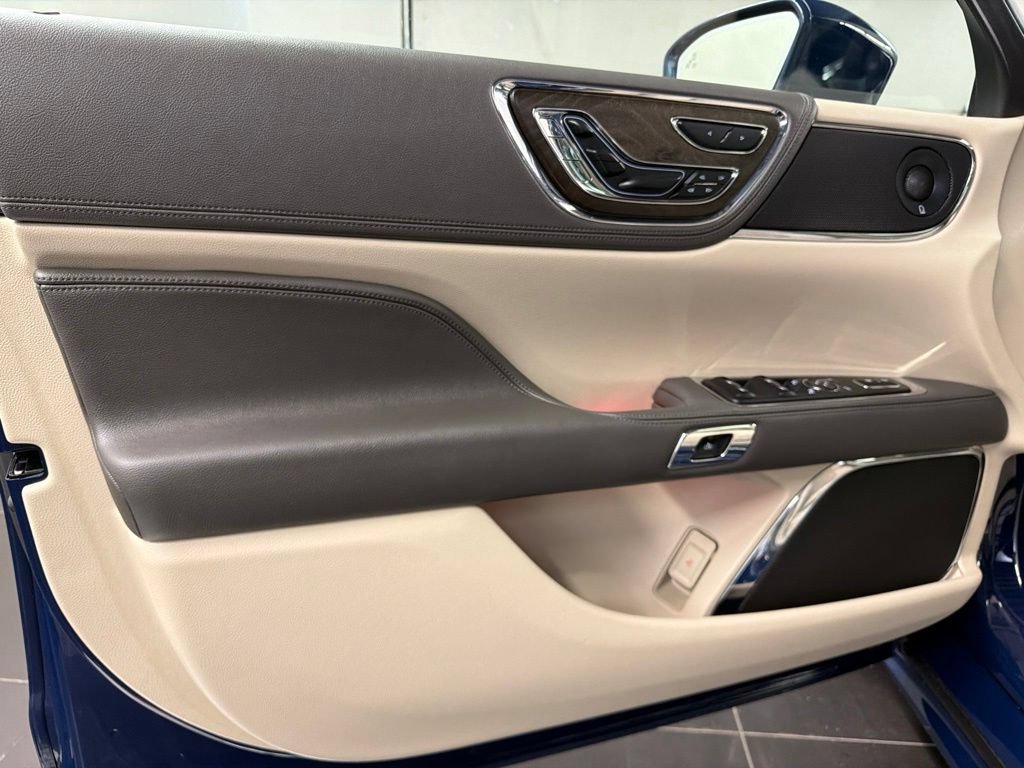Used 2018 Lincoln Continental Reserve AWD/4WD image 29