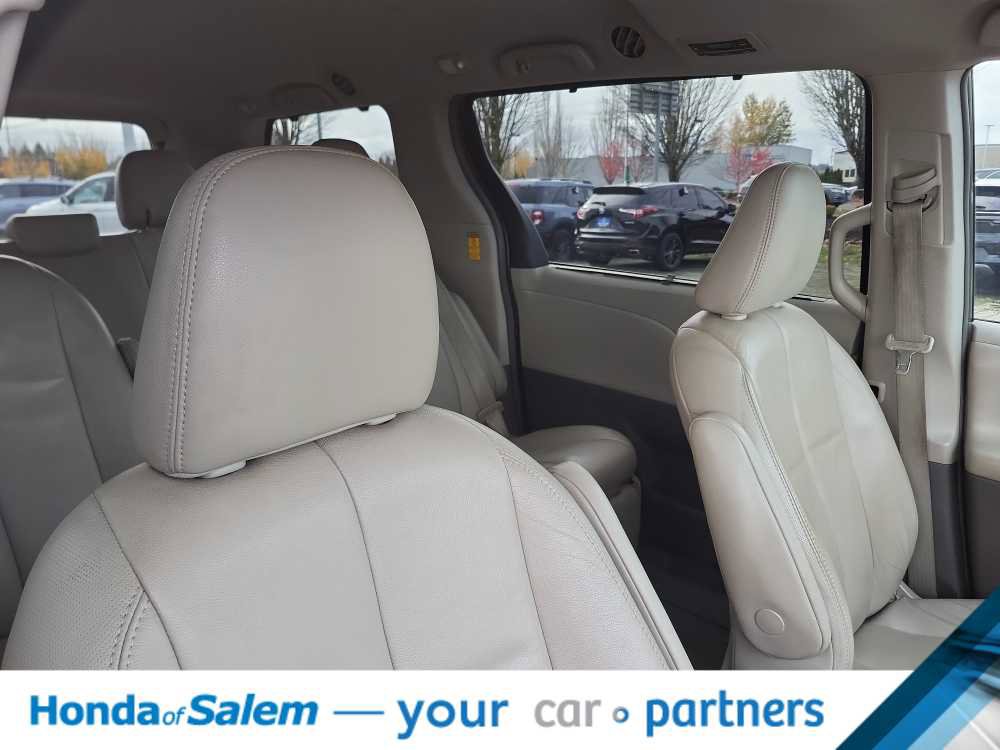 Used 2014 Toyota Sienna XLE image 14