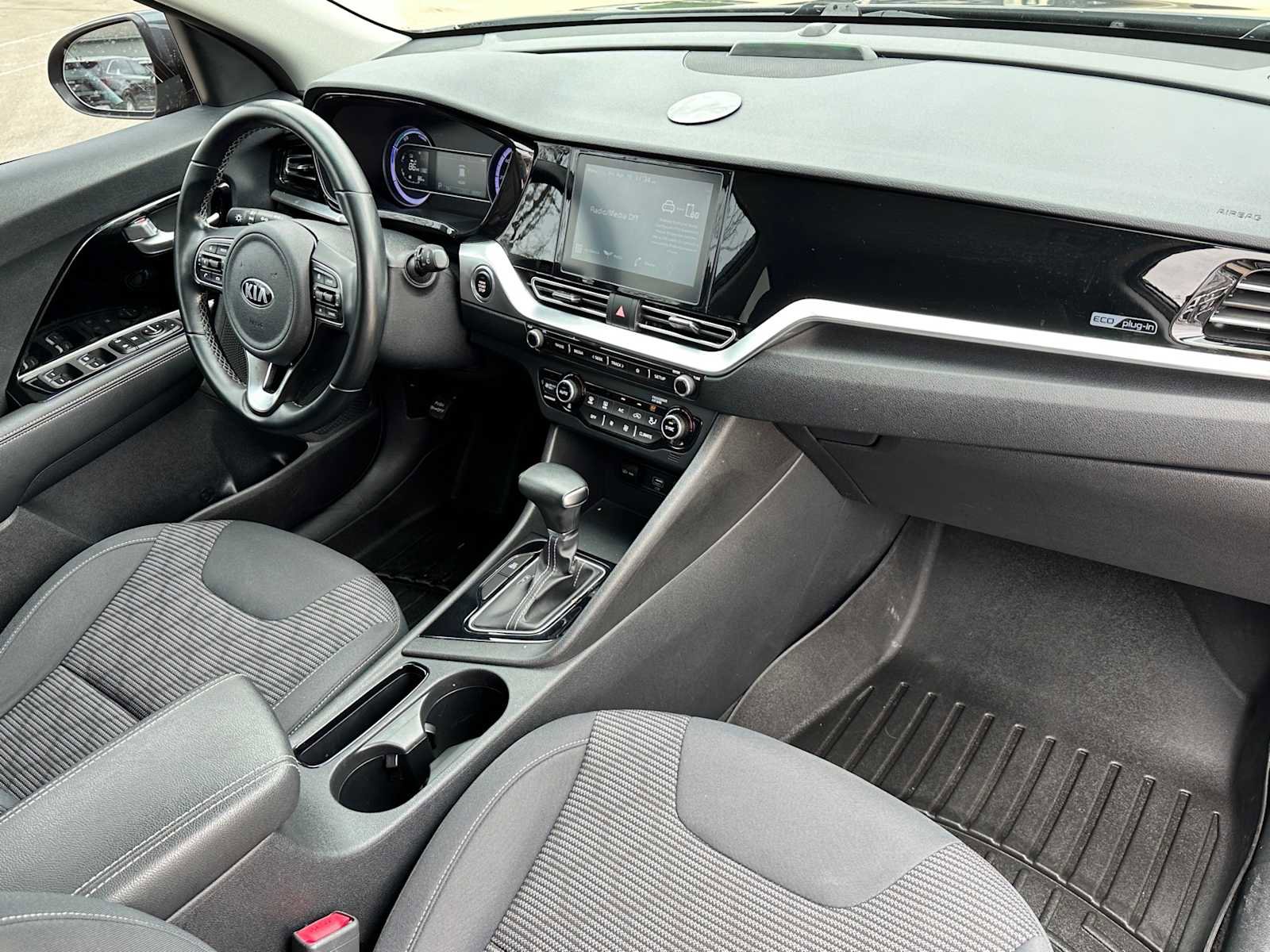 Used 2020 Kia Niro LXS image 16