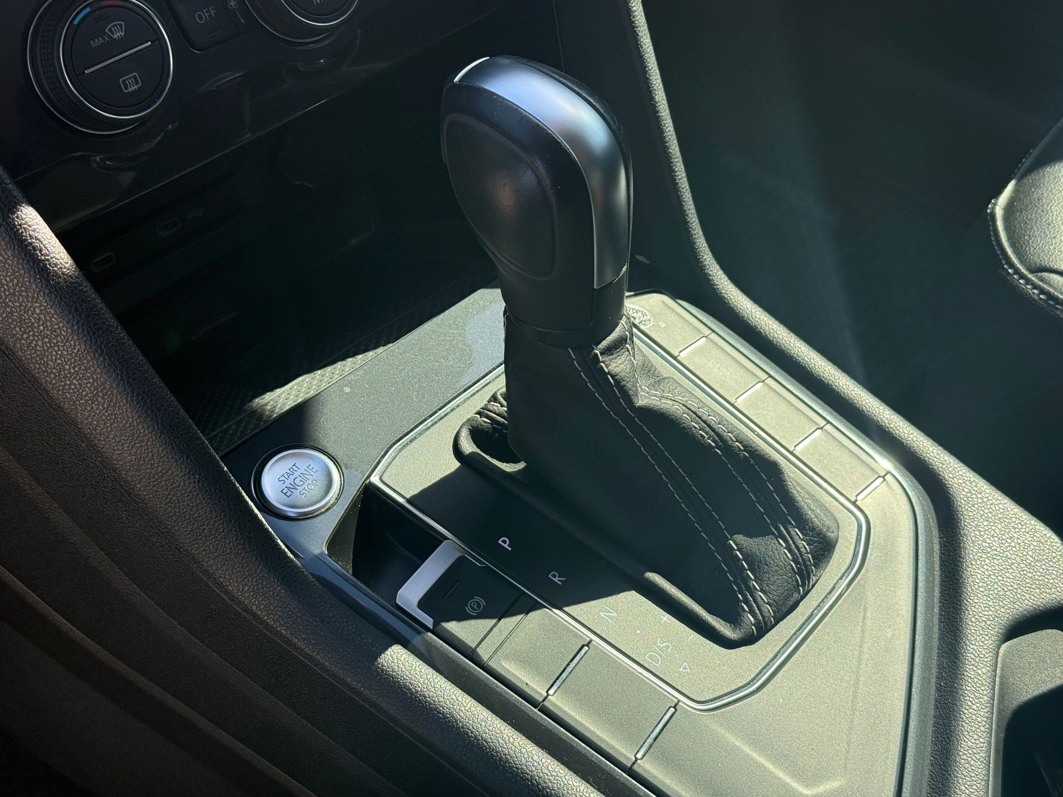 Used 2021 Volkswagen Tiguan SE image 15