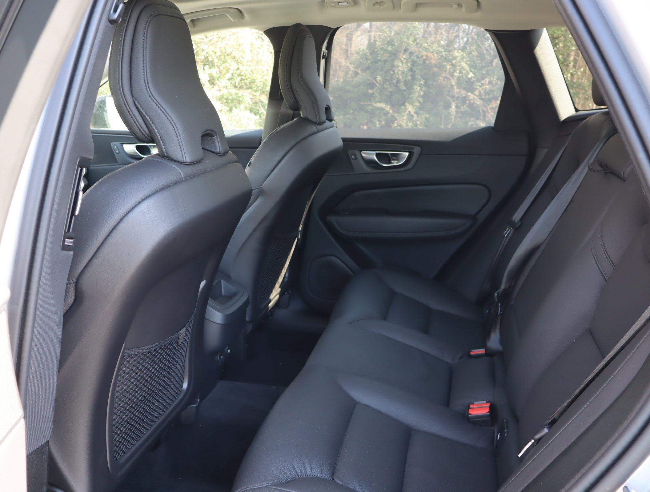 Used 2025 Volvo XC60 B5 Plus image 38