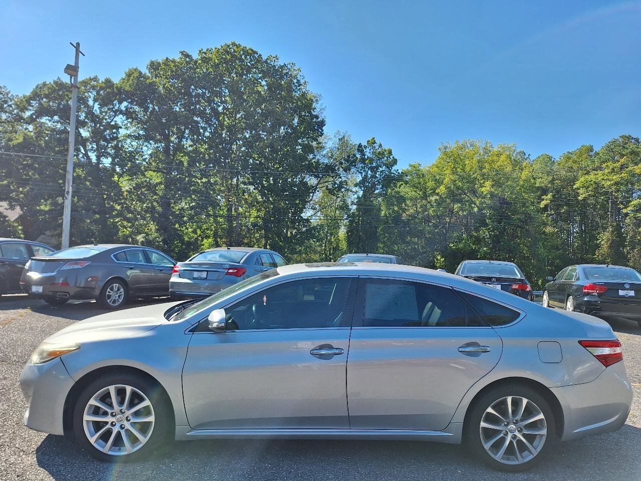 Used 2015 Toyota Avalon XLE Touring FWD image 4