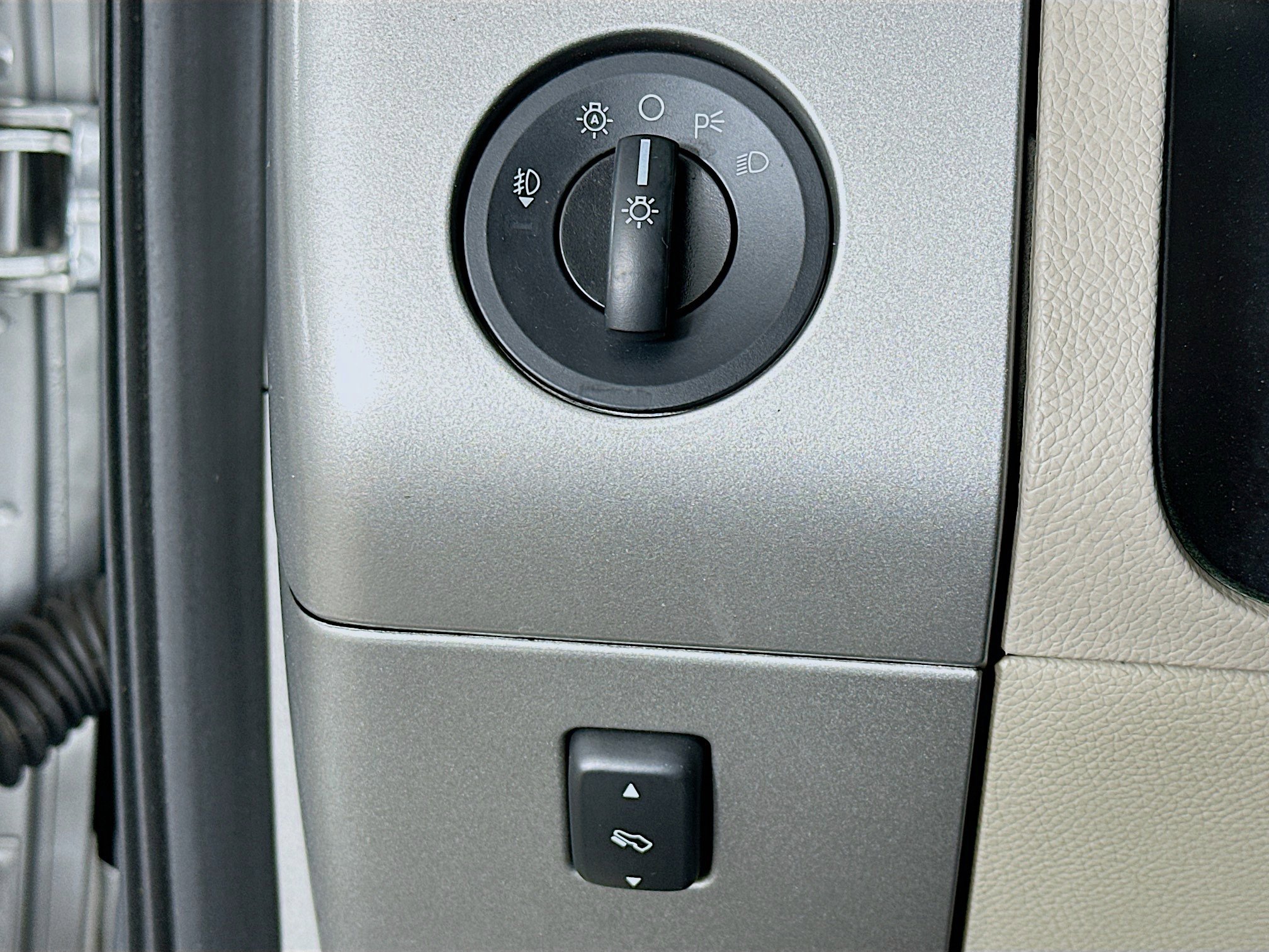 Used 2012 Ford Expedition Limited RWD image 17