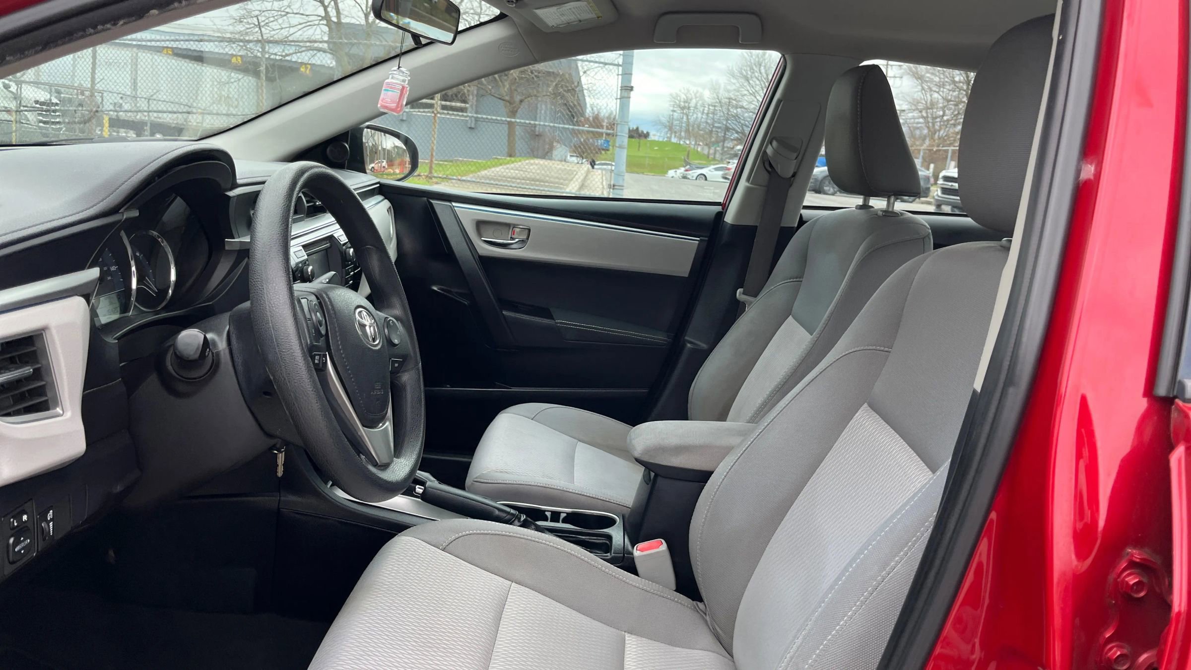 Used 2014 Toyota Corolla LE image 9