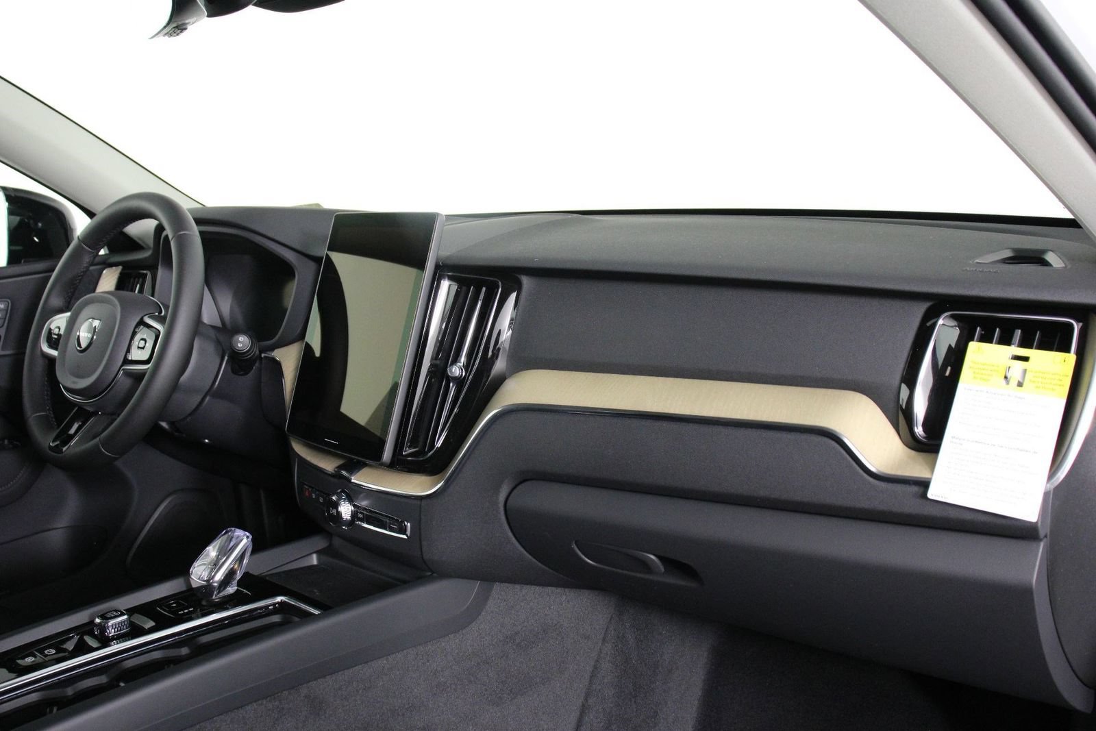 New 2026 Volvo XC60 B5 Plus w/ Climate Package PRO AWD/4WD image 9