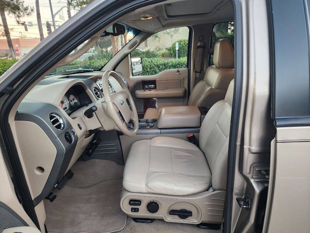 Used 2005 Ford F150 Lariat AWD/4WD image 12