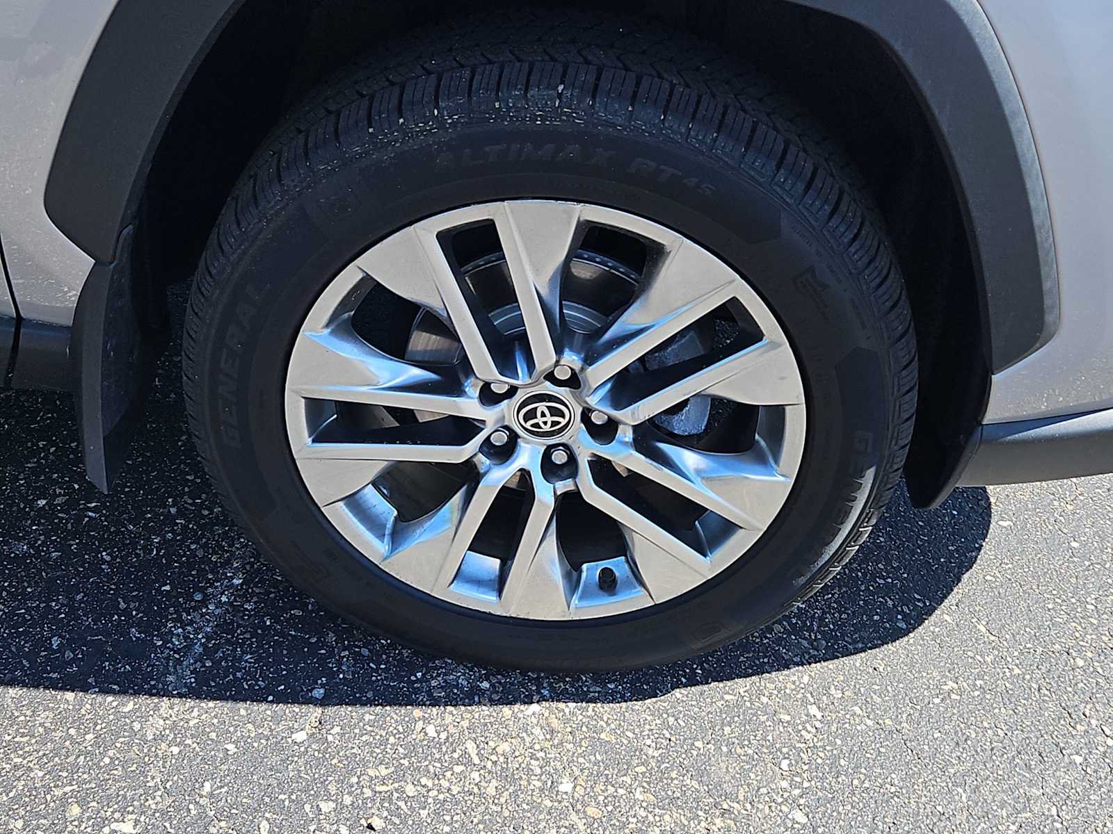 Used 2021 Toyota RAV4 XLE Premium AWD/4WD image 26