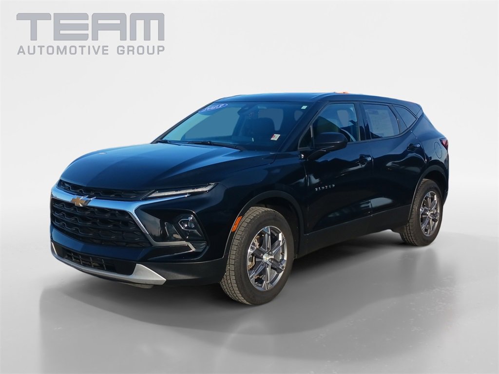 Used 2023 Chevrolet Blazer LT image 3