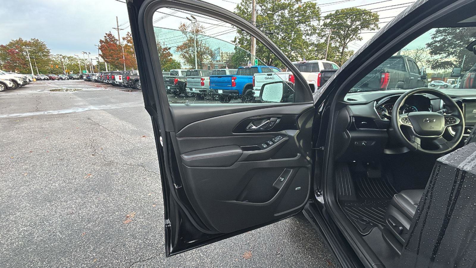 Used 2024 Chevrolet Traverse RS image 12