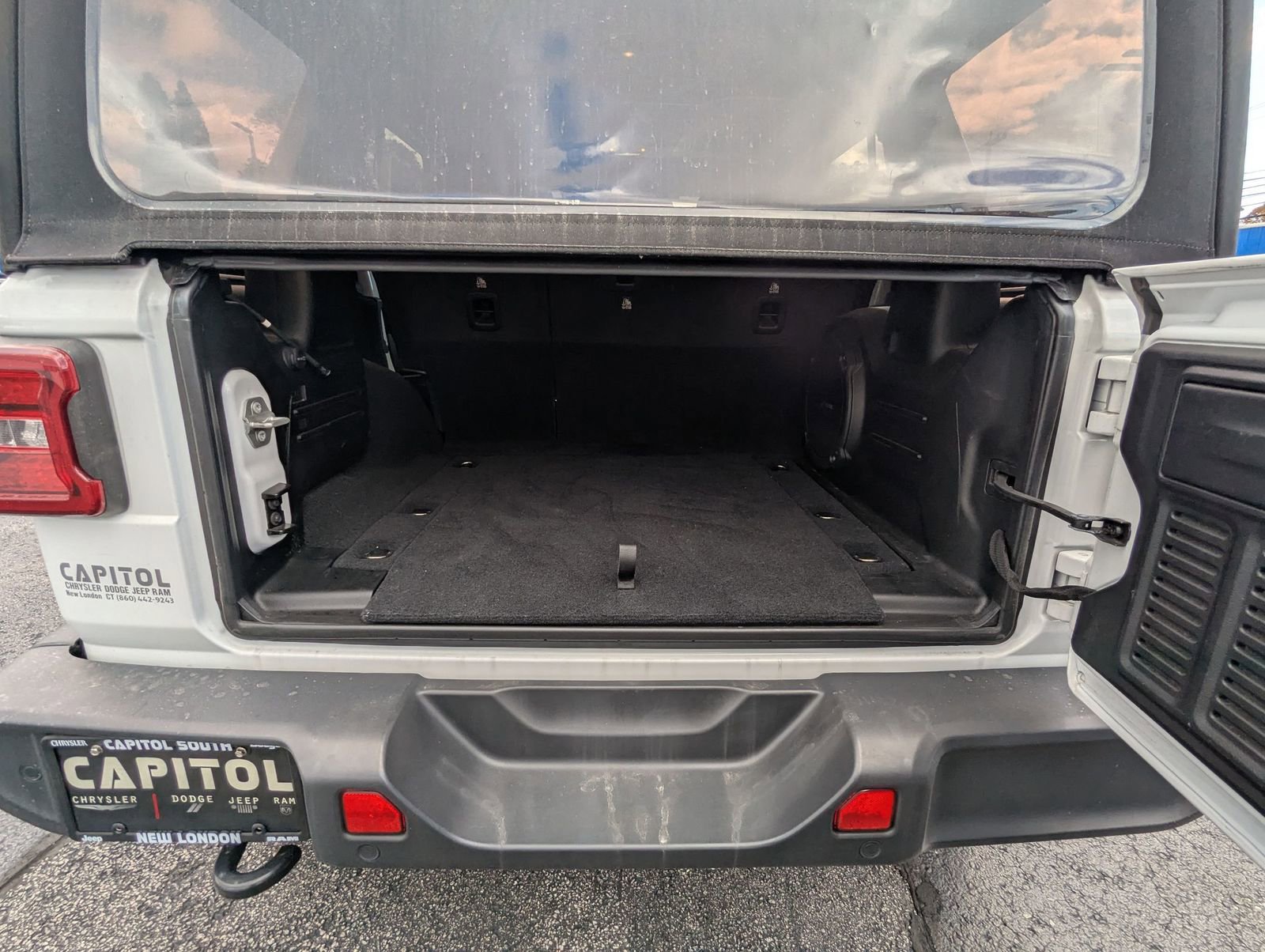 Used 2020 Jeep Wrangler Unlimited Sahara image 20