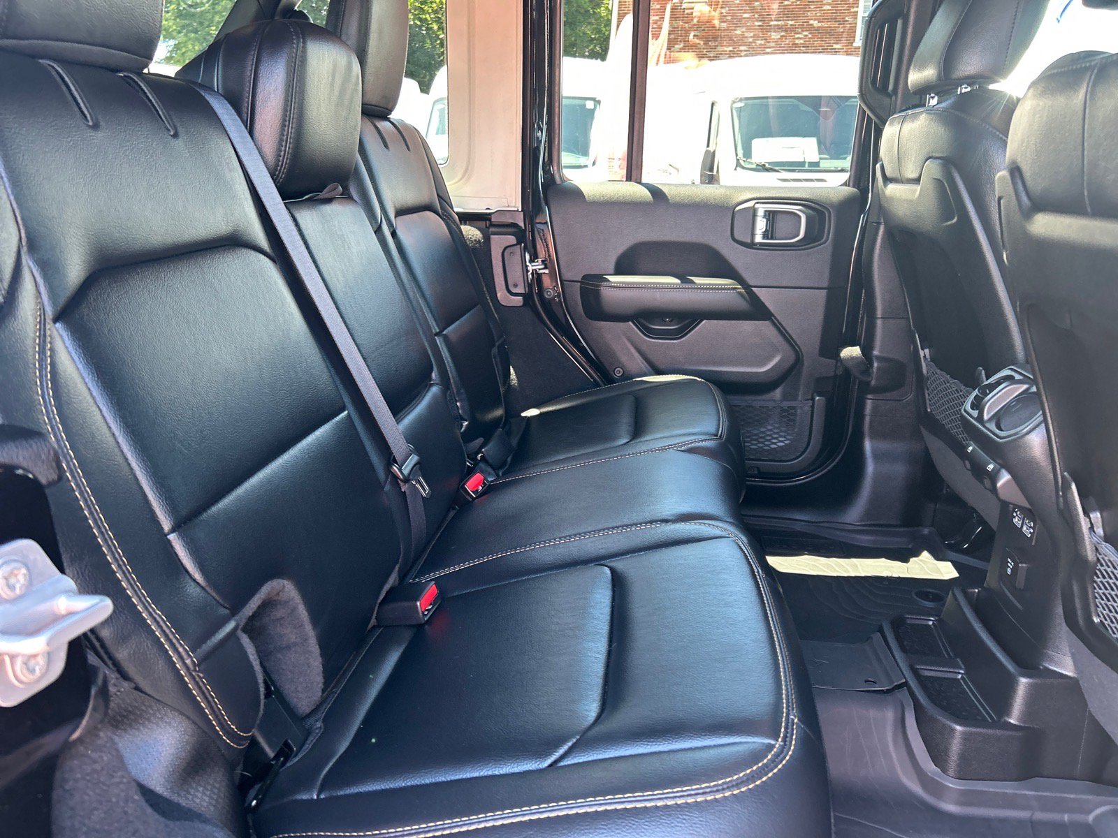 Used 2025 Jeep Wrangler Unlimited Sahara AWD/4WD image 20