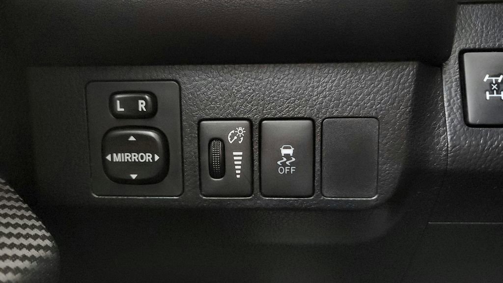 Used 2015 Toyota RAV4 Limited AWD/4WD image 33