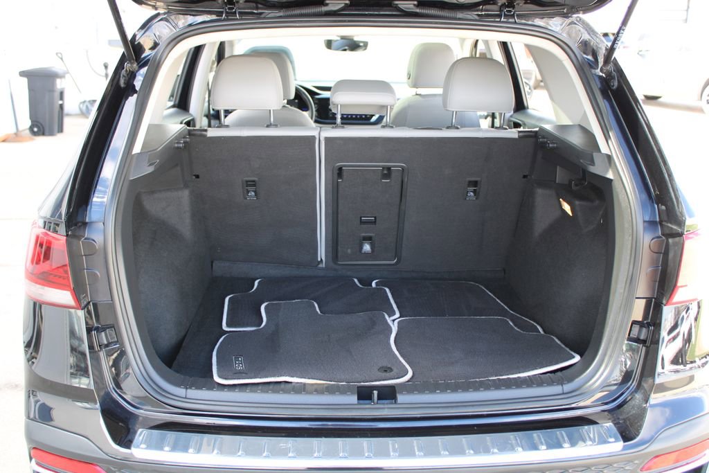 Certified 2022 Volkswagen Taos SE image 28