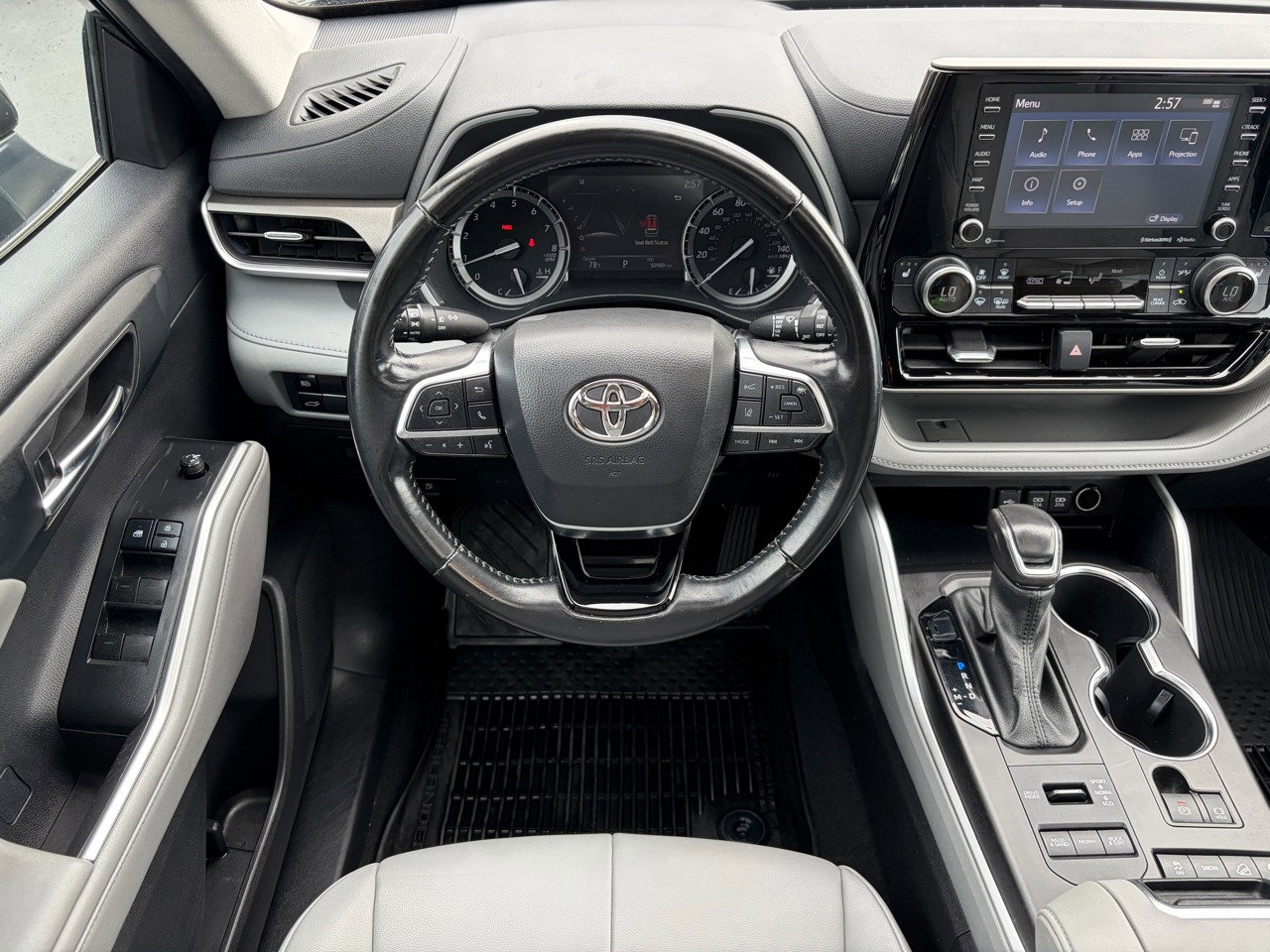 Used 2021 Toyota Highlander XLE image 27