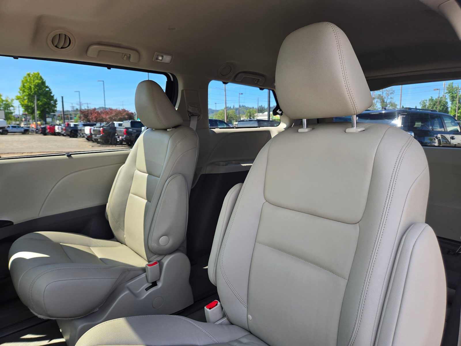 Certified 2020 Toyota Sienna XLE w/ XLE Navigation Package AWD/4WD image 21