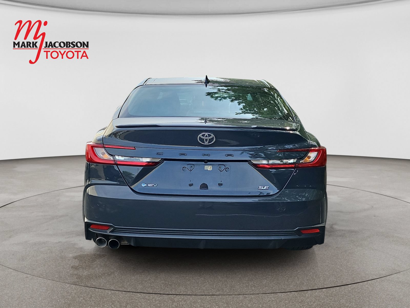 Used 2025 Toyota Camry SE FWD image 11