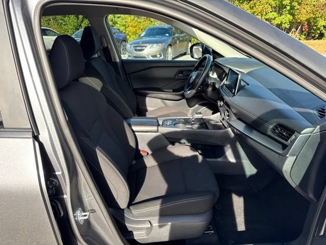 Used 2024 Nissan Rogue S AWD/4WD image 37