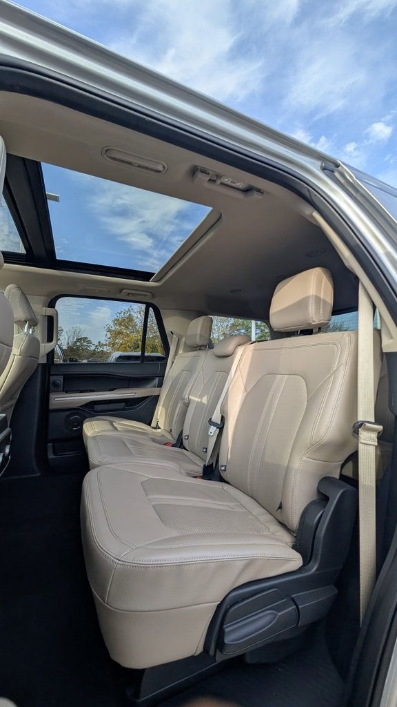 Used 2023 Ford Expedition Limited image 7
