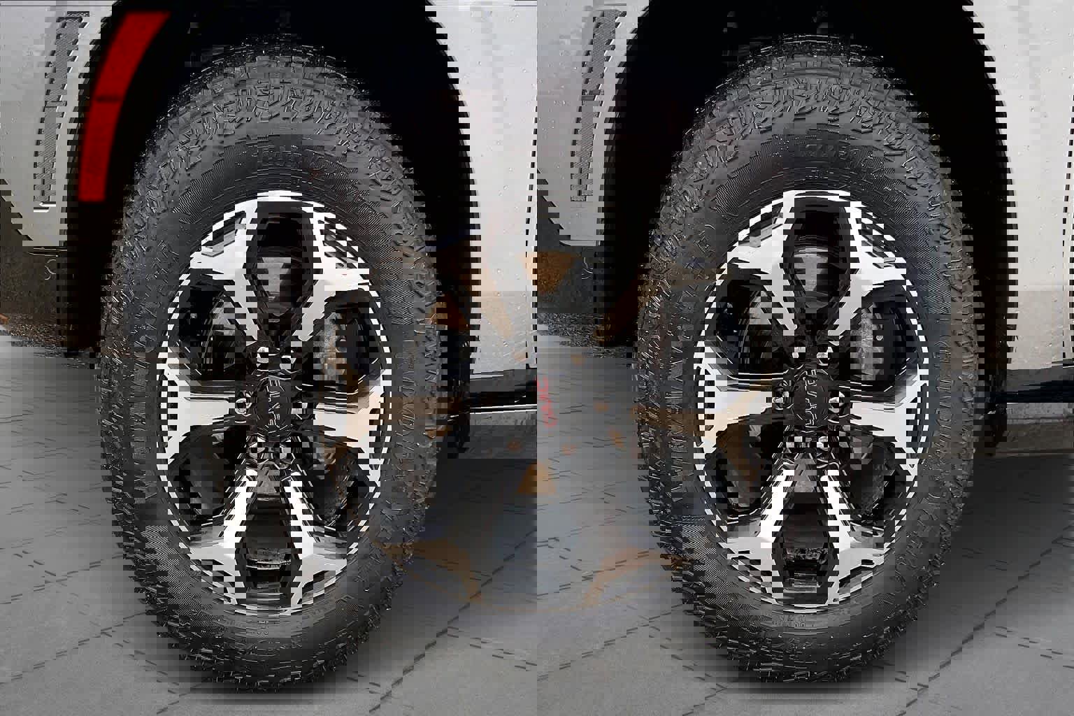 Used 2025 GMC Yukon AT4 w/ AT4 Premium Package image 9