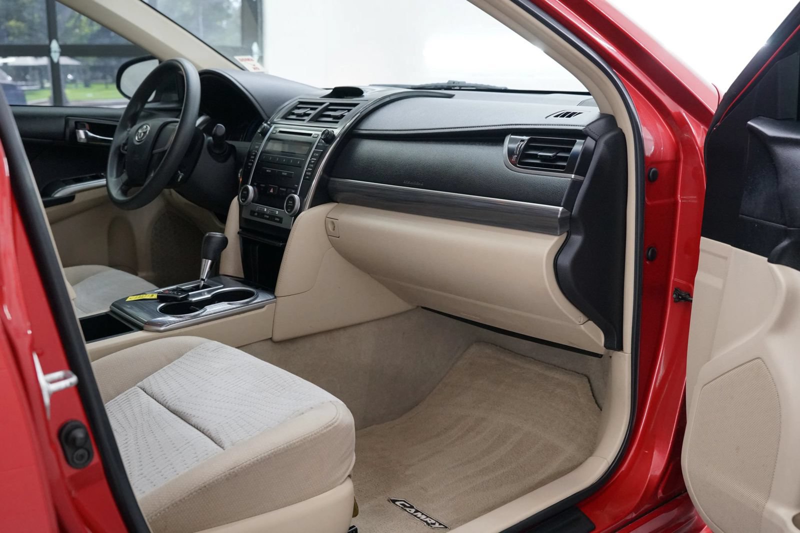 Used 2012 Toyota Camry LE w/ Preferred Accessory Pkg FWD image 31