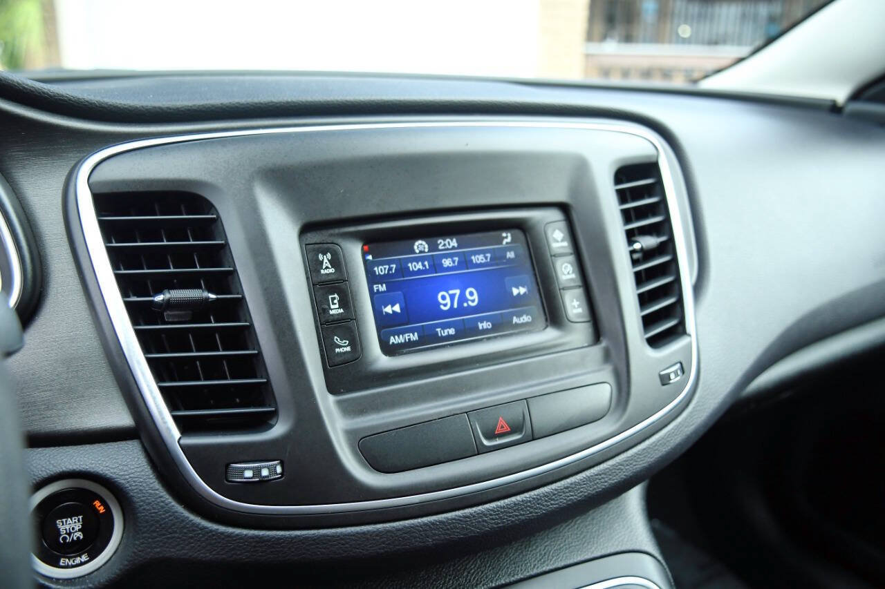 Used 2015 Chrysler 200 Limited FWD image 25