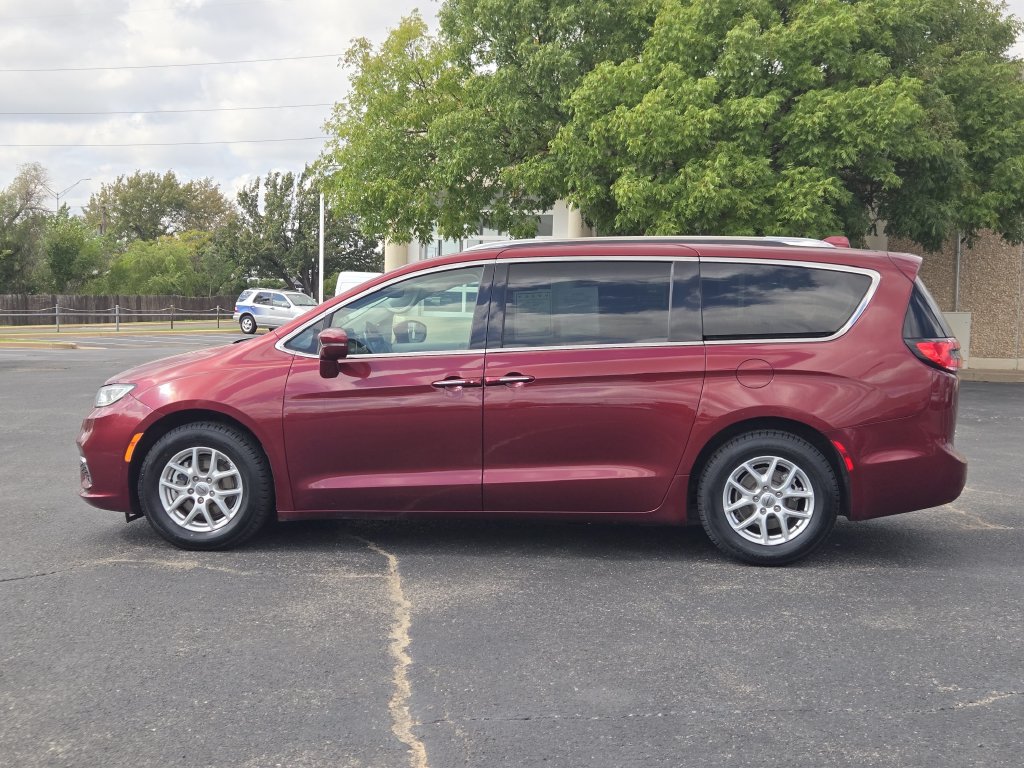 Used 2021 Chrysler Pacifica Touring-L FWD image 3