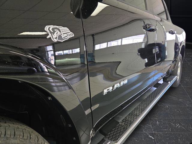New 2026 RAM 1500 4x4 Crew Cab image 38