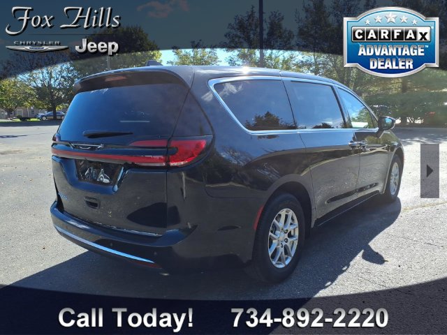 Used 2027 Chrysler Pacifica Select FWD image 9