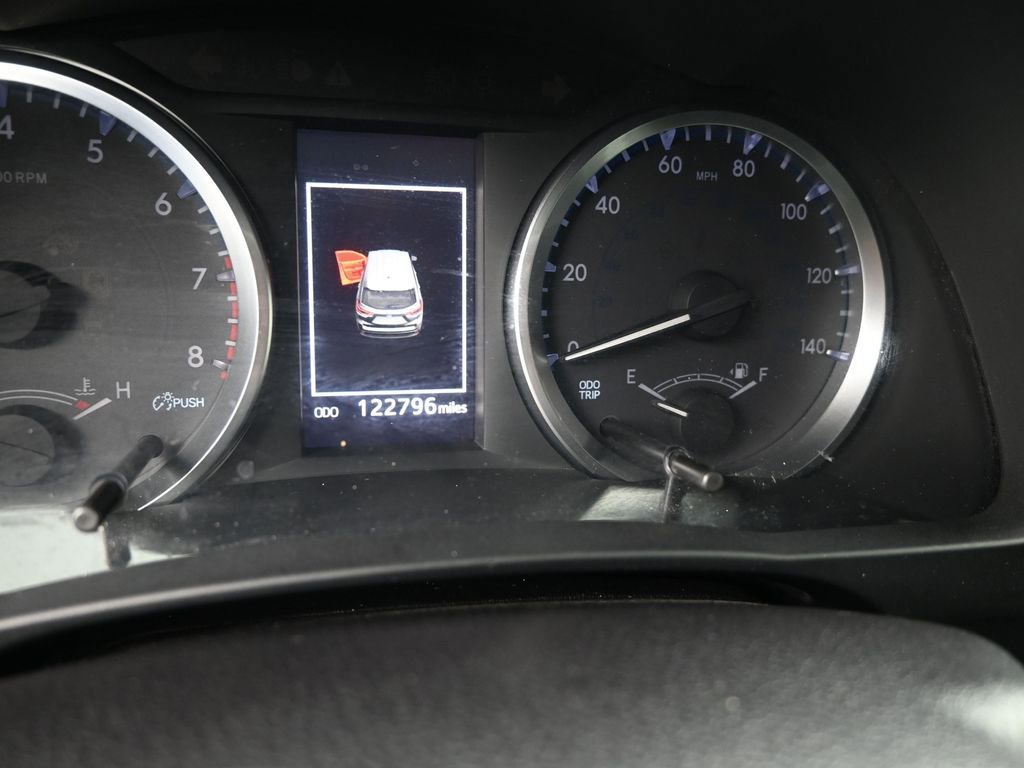 Used 2018 Toyota Highlander LE image 11