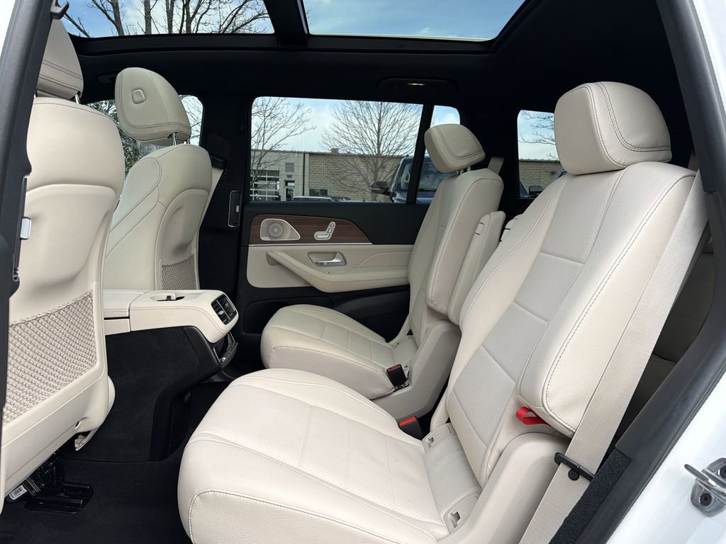 Used 2025 Mercedes-Benz GLS 450 4MATIC image 14