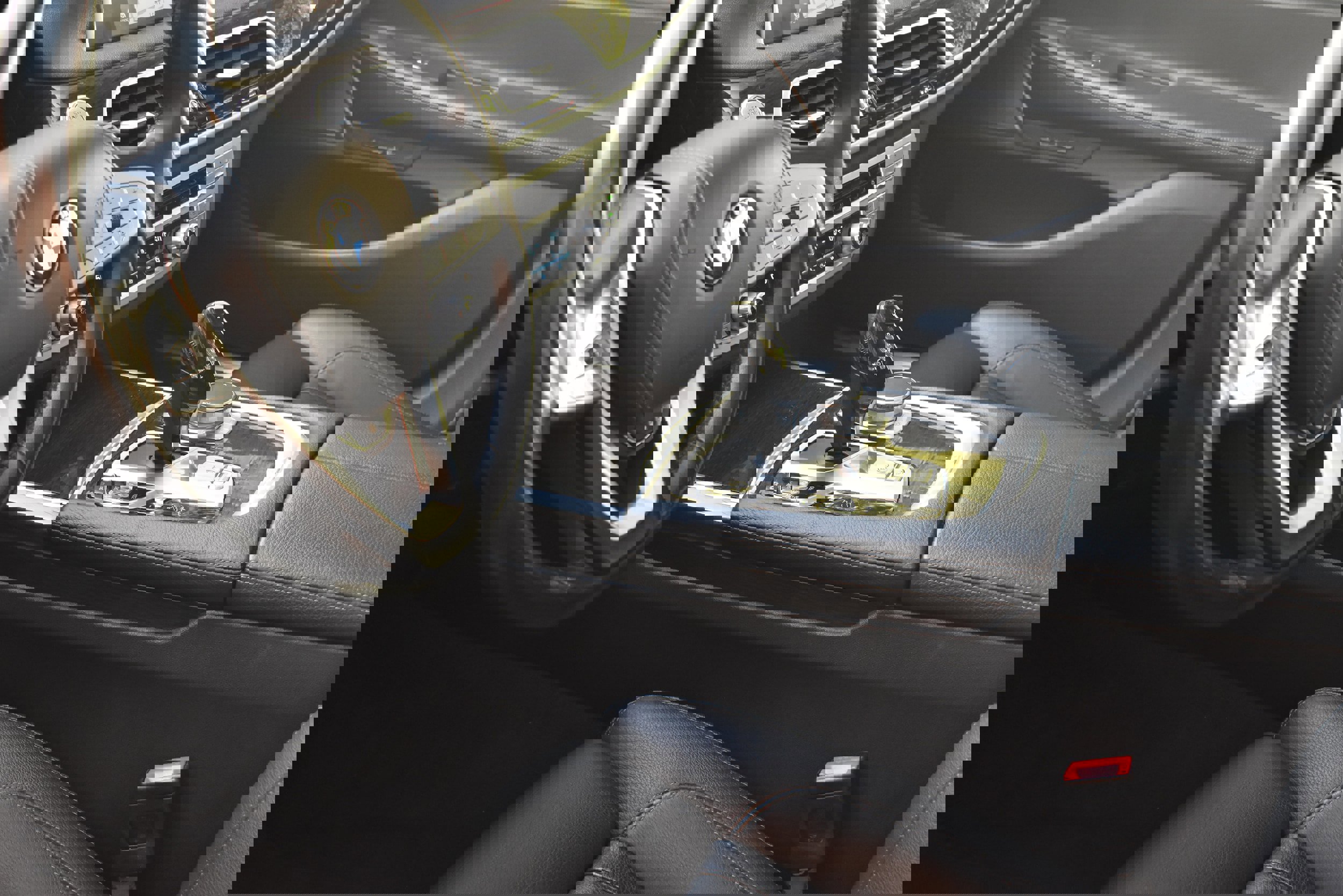 Used 2020 BMW 740i xDrive w/ Cold Weather Package image 29