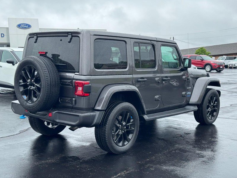 Used 2022 Jeep Wrangler Unlimited Sahara w/ Cold Weather Group image 3